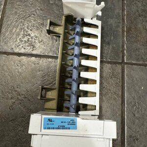Whirlpool Refrigerator Ice Maker Assembly W10300024 BRAND NEW